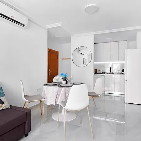 Gorgeous La Sal 100m شقة *